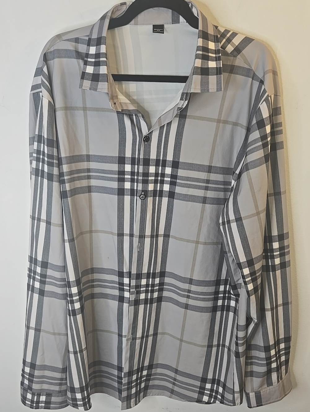Manfinity Men's Grey Plaid Button-Up Shirt